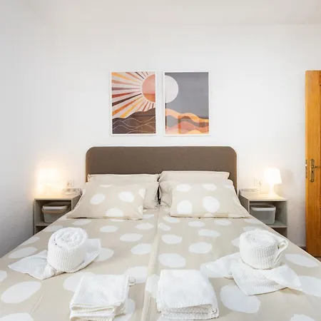 Home2book Vibrant Americas Apt, Pool Retreat 公寓