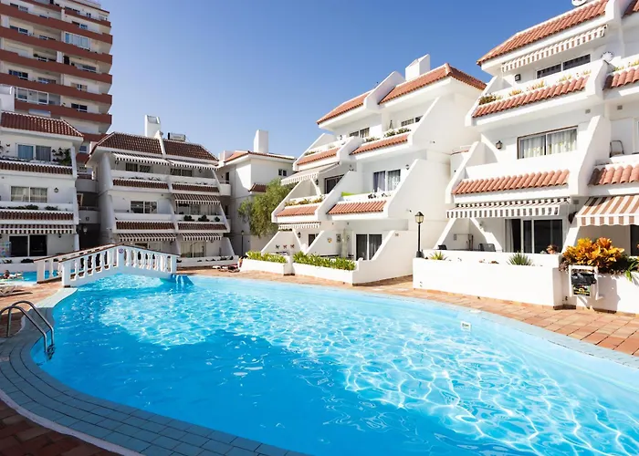 Home2book Vibrant Americas Apt, Pool Retreat *