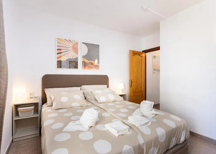 Home2book Vibrant Americas Apt, Pool Retreat アロナ