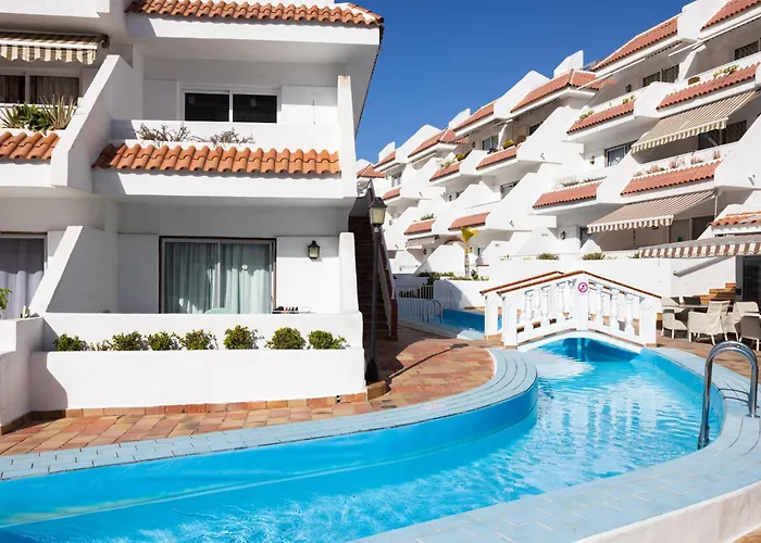 Home2book Vibrant Americas Apt, Pool Retreat * アロナ